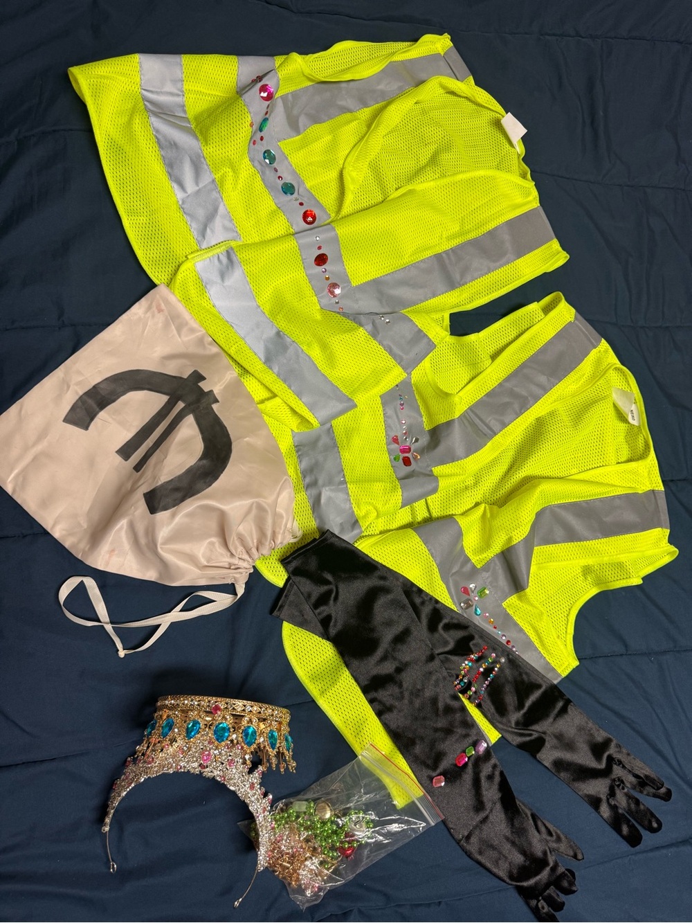 Louvre heist Halloween costume accessories for 2